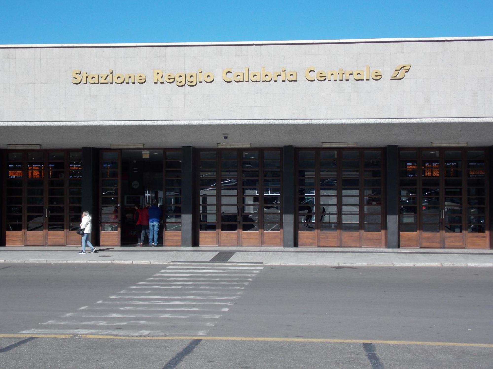 Central House Reggio di Calabria Exteriör bild